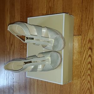 MK metallic linen wedges